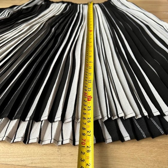 Adrianna Papell striped pleated midi skirt - Picture 5 of 8